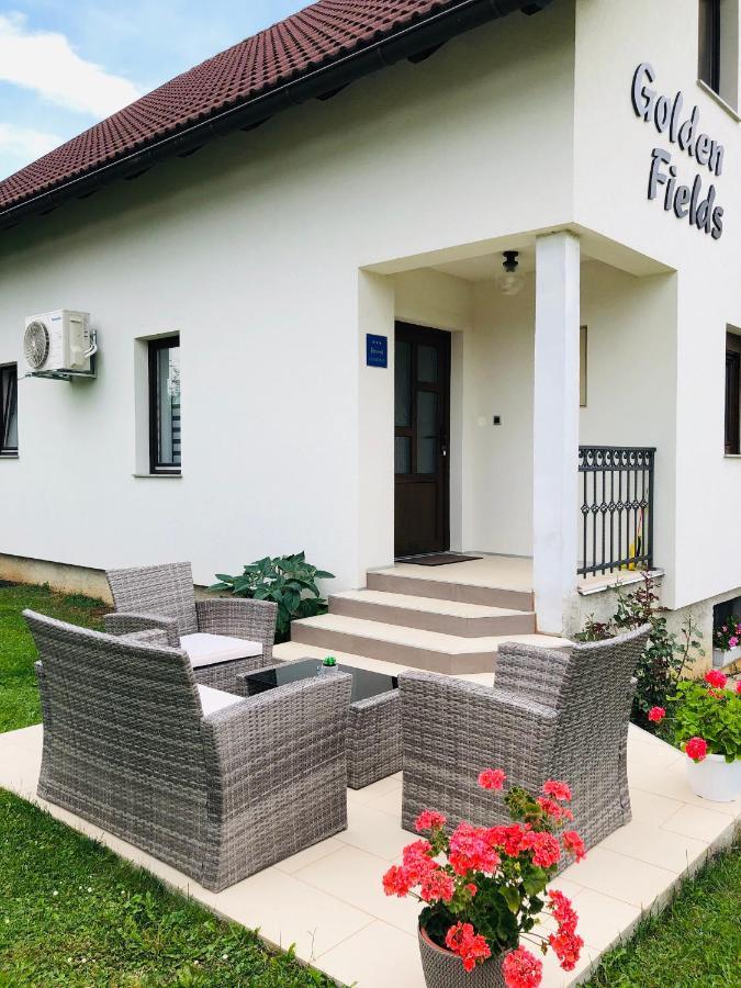 Apartment Golden Fields Смолянац Екстериор снимка
